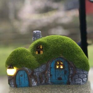 Outdoor Figurine Lights Garden House Statue - Outdoor Statues with Solar Lights